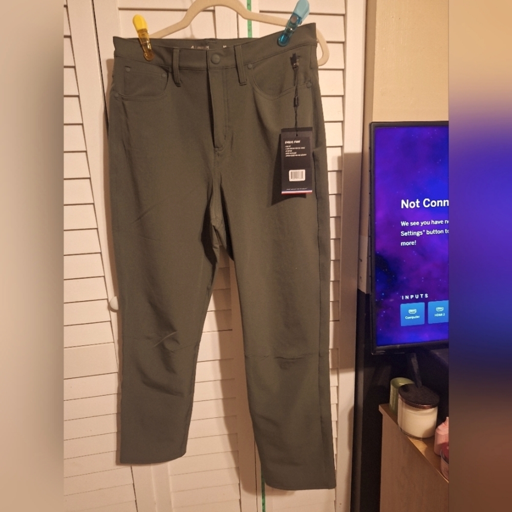 4 four laps Army green activewear  pants Sz 10R Re-up NWT
